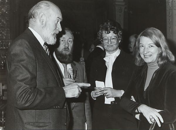 Hugo Reinhard met dhr. Dehondt, Emmy Damave en Lydia Deveen.